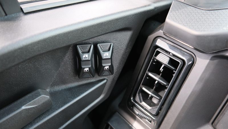 NEW 2026 CAN-AM DEFENDER MAX LIMITED CAB HD11 Image 26