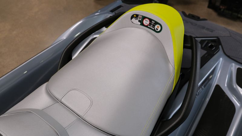 2024 SEADOO RXTX 325 WITH SOUND SYSTEM ICE METAL AND MANTA GREEN Image 9