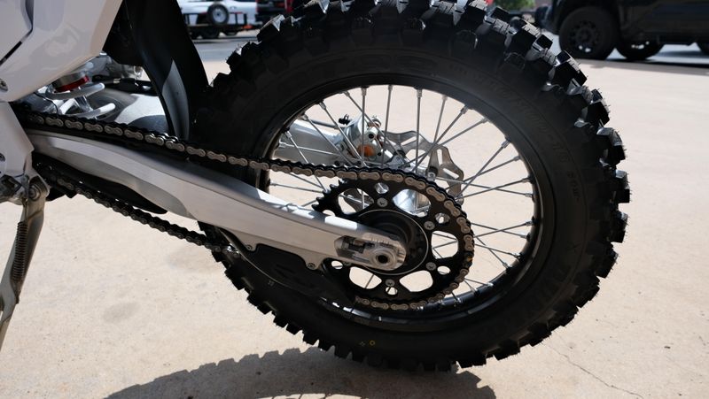 NEW 2027 HUSQVARNA TX 300 HERITAGE BT Image 16
