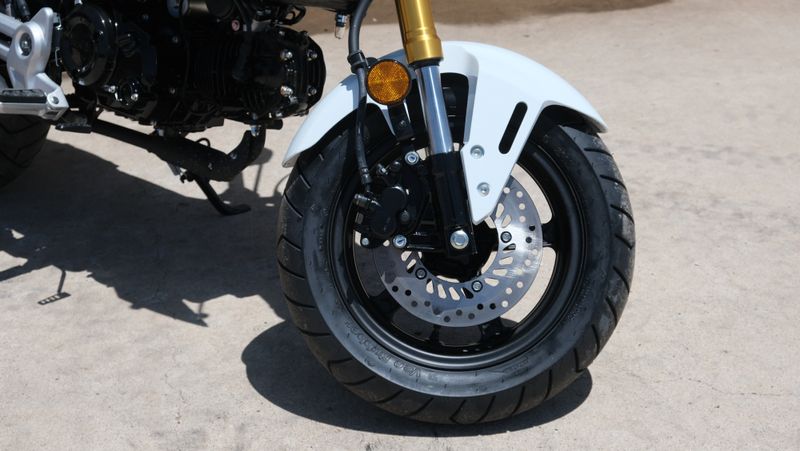 2025 Honda GROM ABS PEARL WHITEImage 5