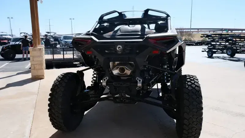 NEW 2026 CAN-AM MAVERICK R X RC 999T DCT Image 10