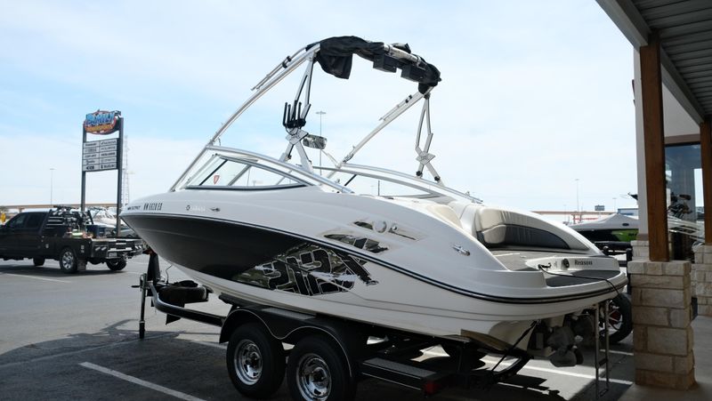 USED 2009 YAMAHA 212X Image 4