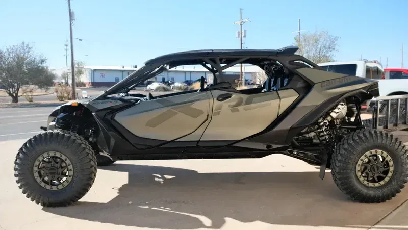NEW 2026 CAN-AM MAVERICK R MAX X RC WITH SMARTSHOX 999T DCT Image 5