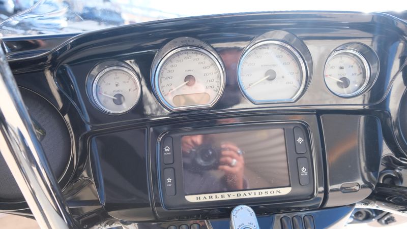 USED 2014 HARLEY STREET GLIDE SPECIAL Image 16