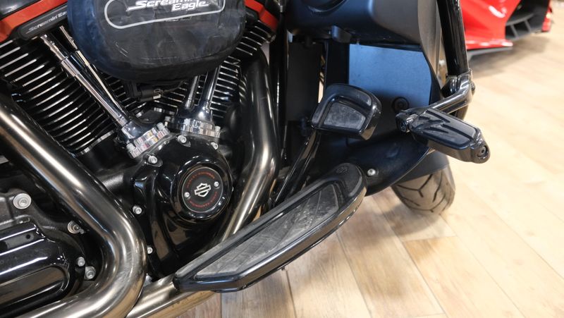 USED 2018 HARLEY STREET GLIDE CVO STREET GLIDE Image 19