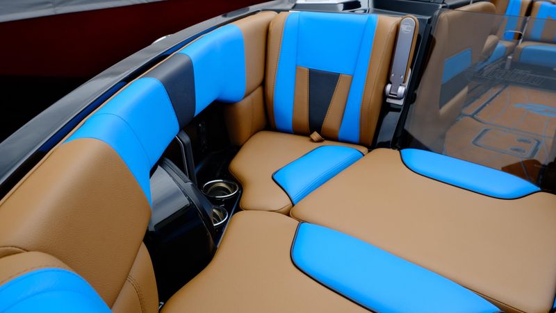 USED 2022 MALIBU 23 LSV Image 30
