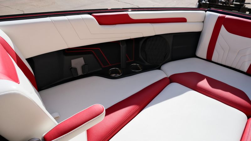 2025 MALIBU WAKESETTER 25 LSV  in a RED-BLACK-WHITE exterior color. Family PowerSports (877) 886-1997 familypowersports.com 