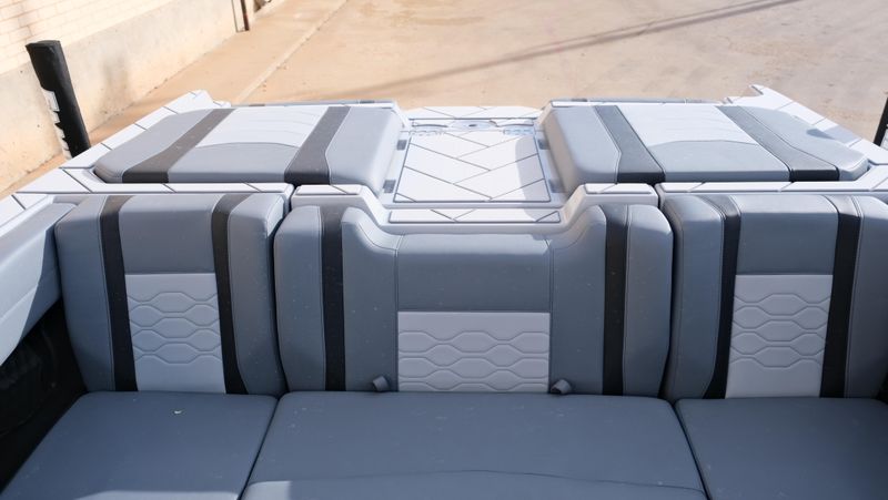 NEW 2026 MALIBU 23 LSV Image 18