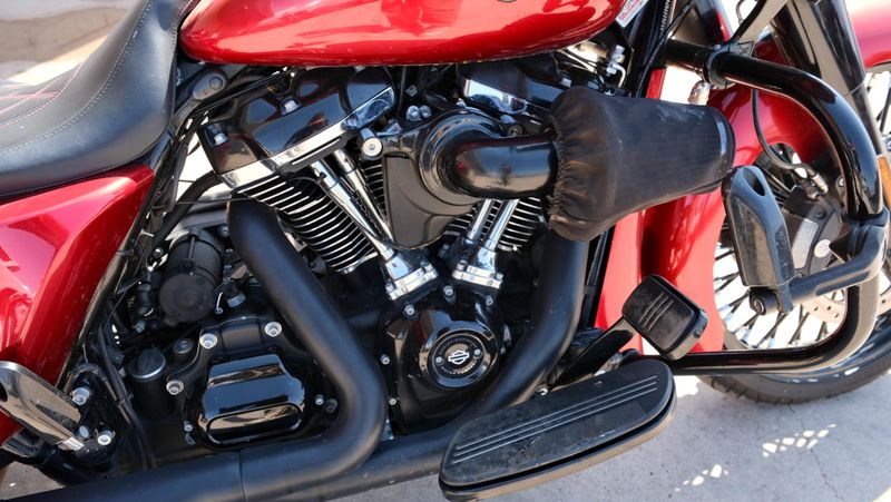 USED 2018 HARLEY ROAD GLIDE SPECIAL Image 8