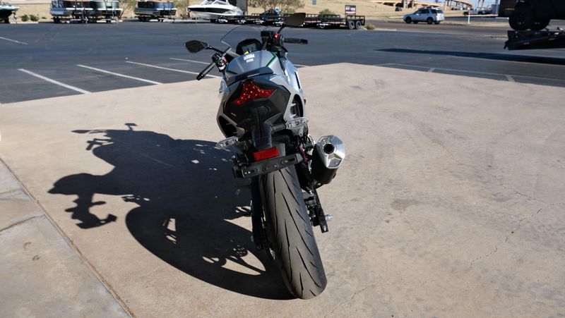USED 2024 KAWASAKI NINJA 7 HYBRID ABS Image 4