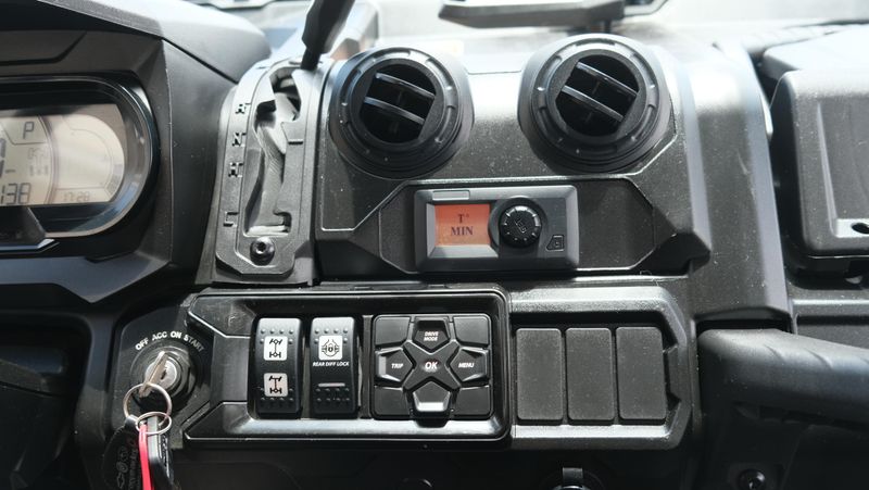 USED 2020 CAN-AM DEFENDER MAX LTDCAB HD10 Image 17