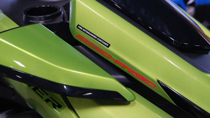 2024 Yamaha FX CRUISER SVHO WITH AUDIO BLACK AND ACID GREEN Image 4