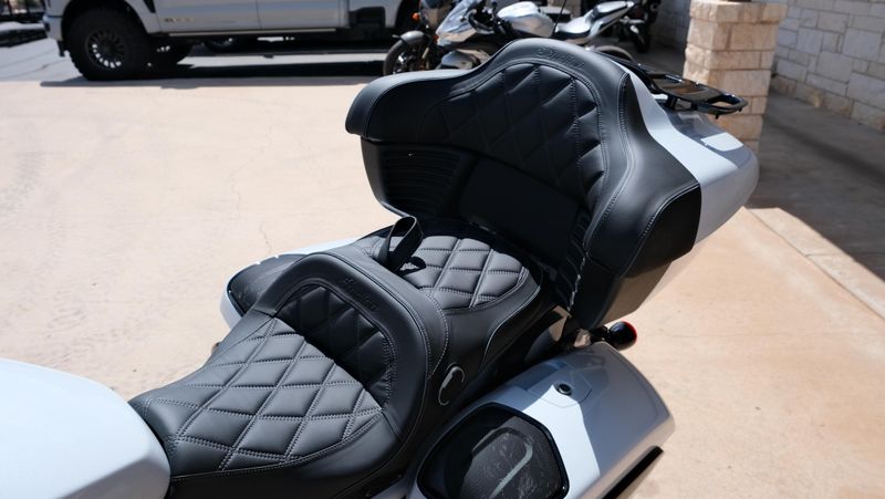 NEW 2026 INDIAN MOTORCYCLE ROADMASTER POWERPLUS DARK HORSE WITH 112 AND AUDIO PACKAGE Image 11