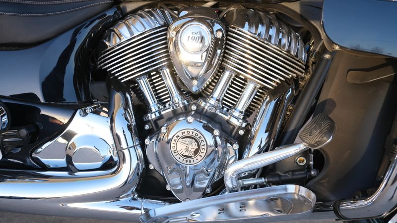 USED 2024 INDIAN MOTORCYCLE ROADMASTER LTD BLACK AZURE CRYSTAL 49ST LIMITED Image 13