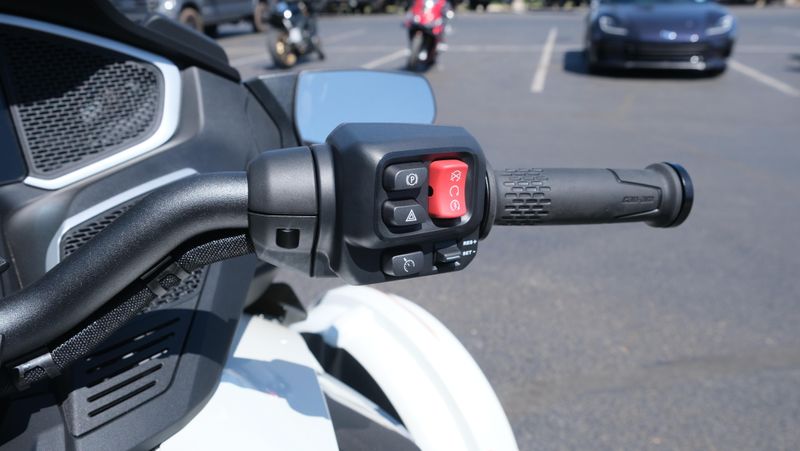 NEW 2026 CAN-AM SPYDER RT LIMITED Image 19