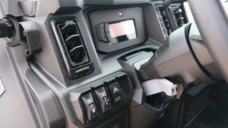 NEW 2026 CAN-AM DEFENDER MAX LIMITED CAB HD11 Image 18