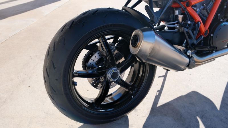NEW 2026 KTM 1390 SUPER DUKE R EVO Image 22