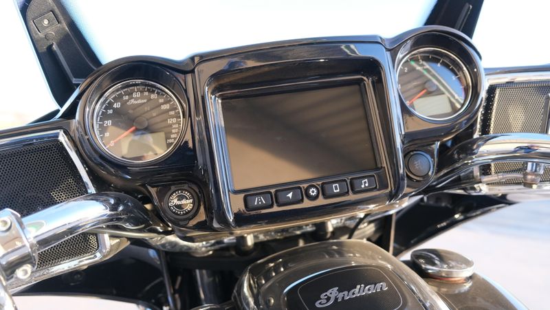 USED 2024 INDIAN MOTORCYCLE ROADMASTER LTD BLACK AZURE CRYSTAL 49ST LIMITED Image 17