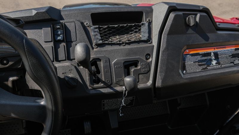 2025 Honda PIONEER 700 DELUXE Image 2