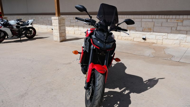 USED 2018 YAMAHA MT09 Image 8