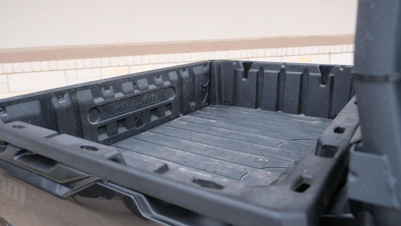 USED 2025 CAN-AM DEFENDER MAX LONE STAR HD10 STEALTH BLACK Image 17