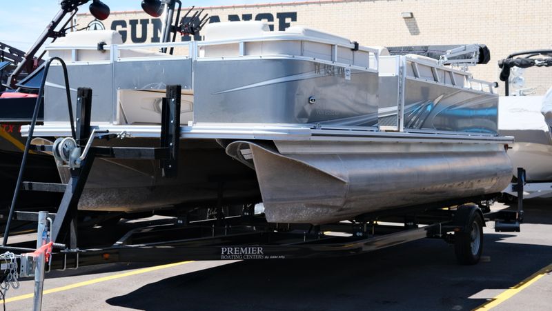 USED 2022 AVALON 20 VENTURE REAR FISH CARINA Image 1