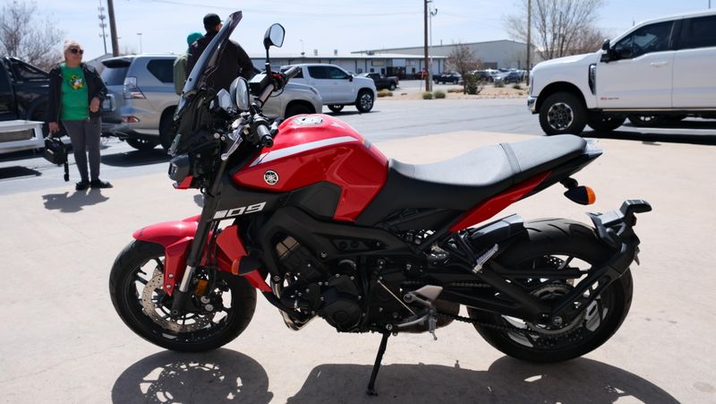 USED 2018 YAMAHA MT09 Image 6