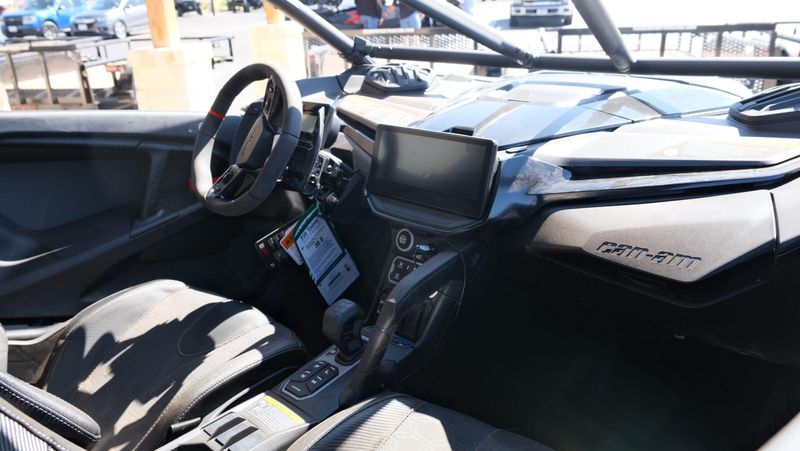 NEW 2026 CAN-AM MAVERICK R X RC 999T DCT Image 12