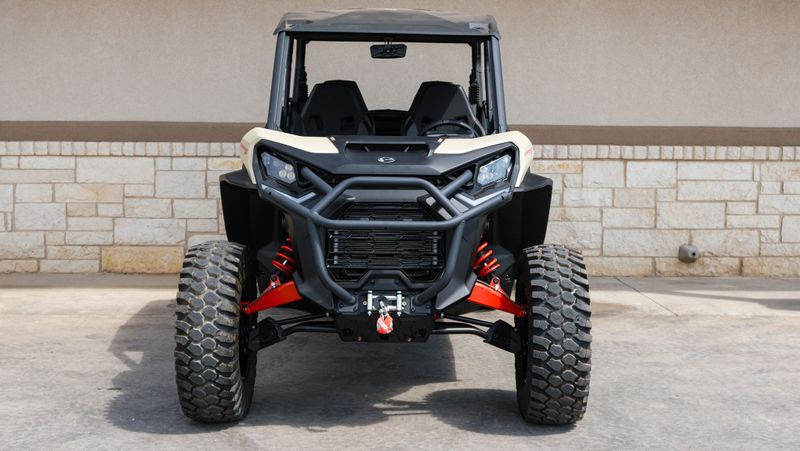 2024 Can-Am COMMANDER MAX XTP 1000R DESERT TAN AND CARBON BLACKImage 8