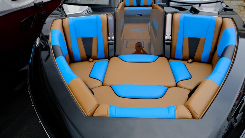 USED 2022 MALIBU 23 LSV Image 28