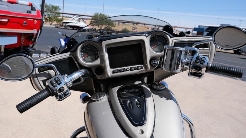 USED 2022 INDIAN MOTORCYCLE CHIEFTAIN LIMITED SILVER QUARTZ MTLC 49ST Image 15