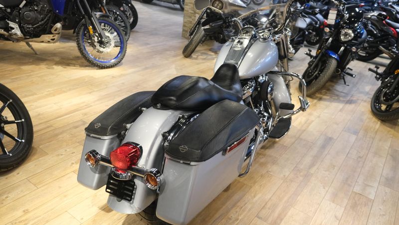 USED 2019 HARLEY ROAD KING BASE Image 5