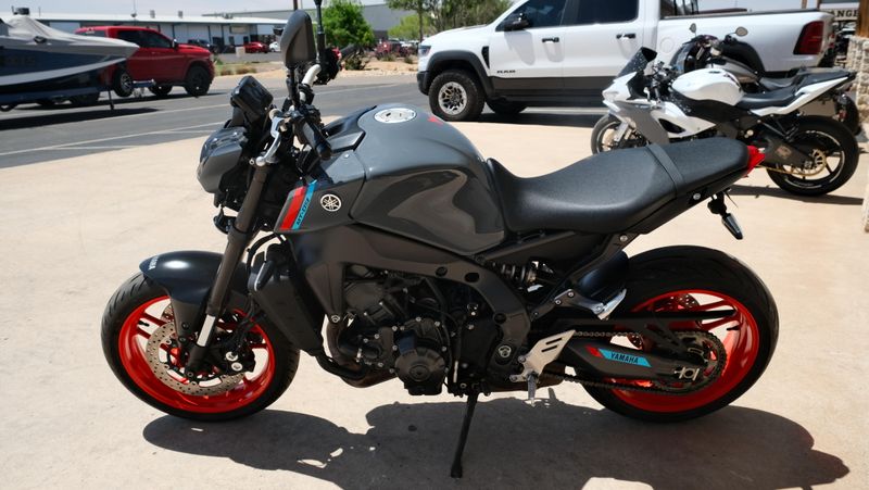 USED 2021 YAMAHA MT-09 Image 6