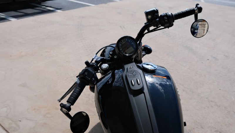 NEW 2025 INDIAN MOTORCYCLE SCOUT BOBBER LIMITED BLACK METALLIC Image 14