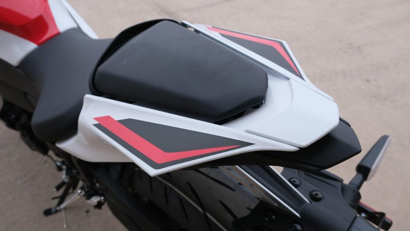 NEW 2026 YAMAHA YZF-R7 70TH ANNIVERSARY EDITION Image 16