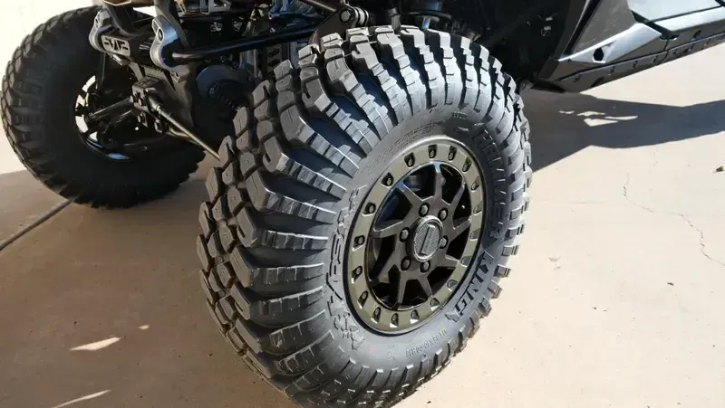 NEW 2026 CAN-AM MAVERICK R MAX X RC WITH SMARTSHOX 999T DCT Image 16