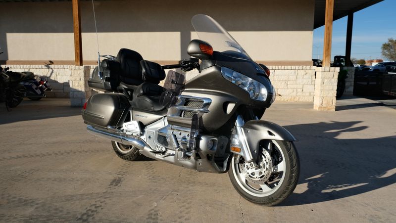 USED 2010 HONDA GOLD WING WITH AUDIO  COMFORT Image 1