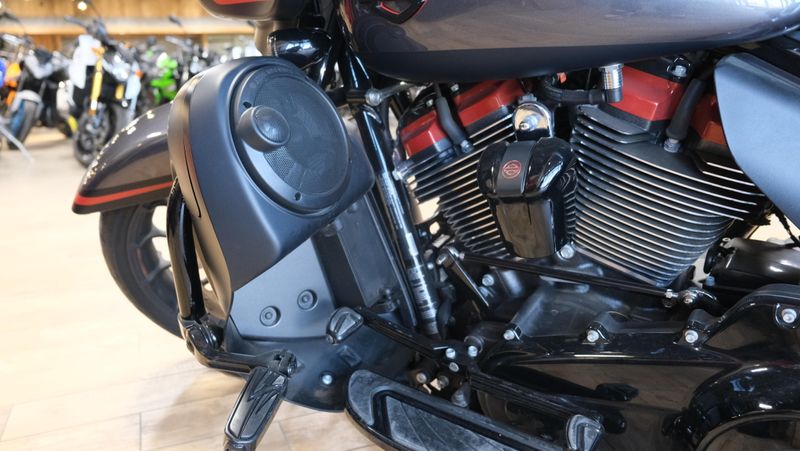 USED 2018 HARLEY STREET GLIDE CVO STREET GLIDE Image 5