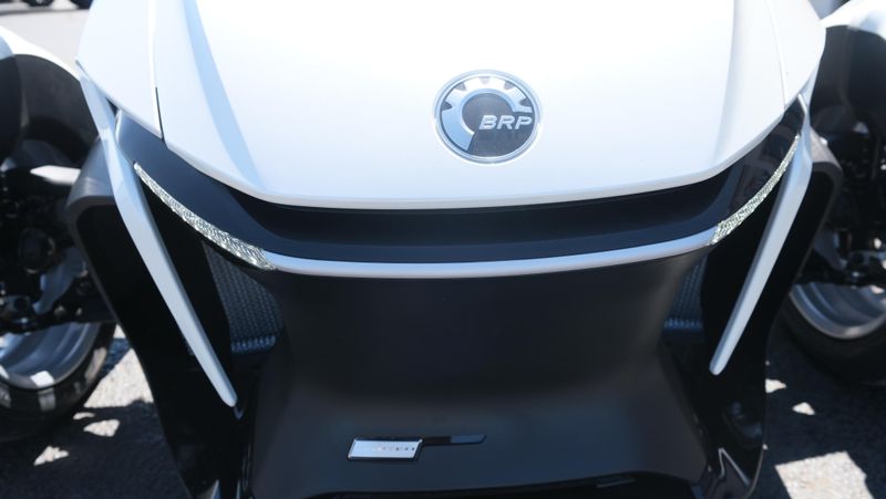 NEW 2026 CAN-AM SPYDER RT LIMITED Image 9