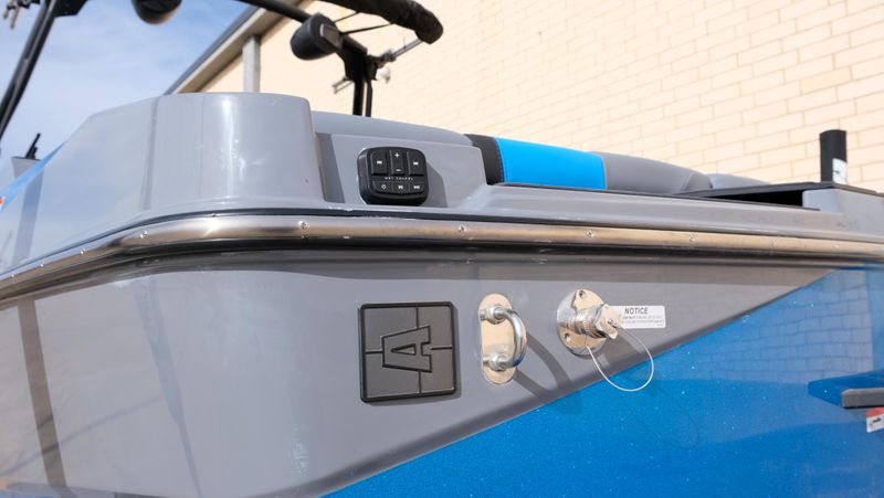 NEW 2026 AXIS T235 Image 6