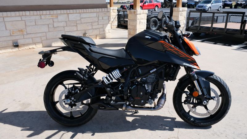 NEW 2026 KTM 250 DUKE Image 2