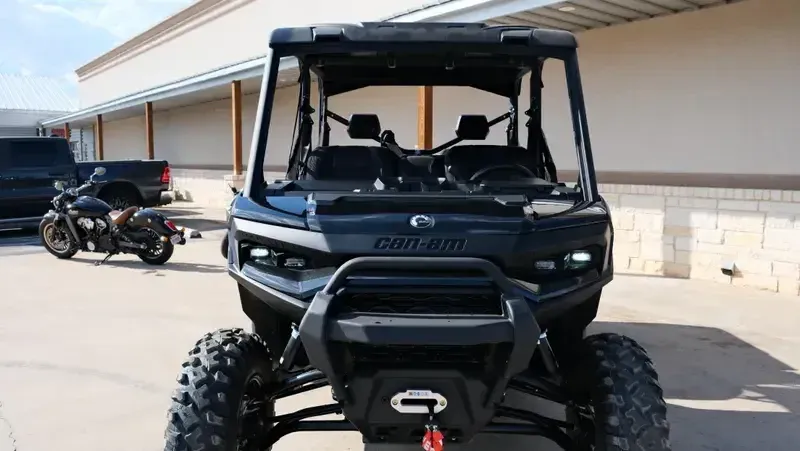 NEW 2026 CAN-AM DEFENDER MAX XT HD11 WITH 1025 INCH TOUCHSCREEN Image 6