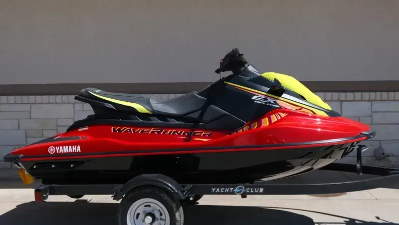 2024 Yamaha WAVERUNNER EX DELUXE TORCH RED AND BLACK Image 4