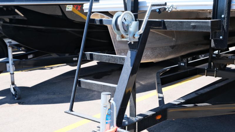 USED 2022 AVALON 20 VENTURE REAR FISH CARINA Image 5