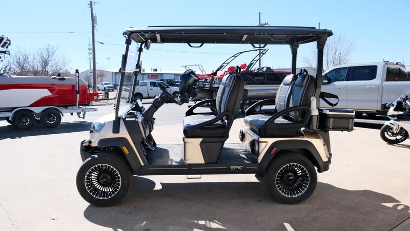 USED 2025 EPIC E40 FX Image 6