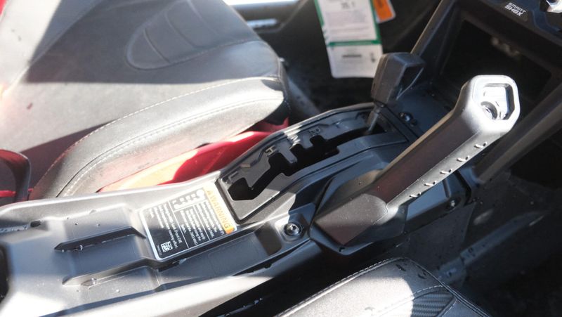 NEW 2026 CAN-AM MAVERICK X3 MAX X DS TURBO RR SMARTSHOX WITH 1025 INCH TOUCHSCREEN Image 14