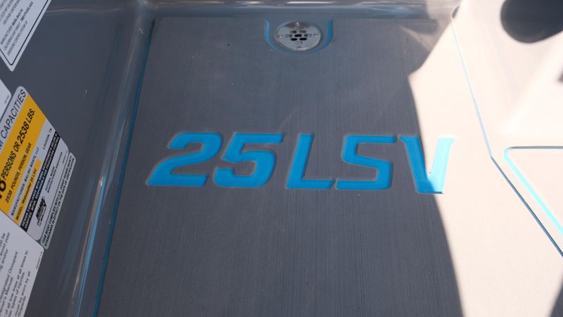 NEW 2026 MALIBU 25 LSV Image 28