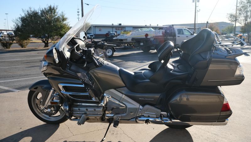 USED 2010 HONDA GOLD WING WITH AUDIO  COMFORT Image 5