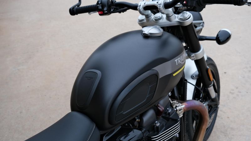 USED 2022 TRIUMPH SPEED TWIN 1200 Image 11