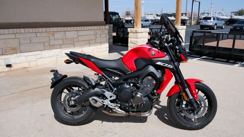 USED 2018 YAMAHA MT09 Image 3